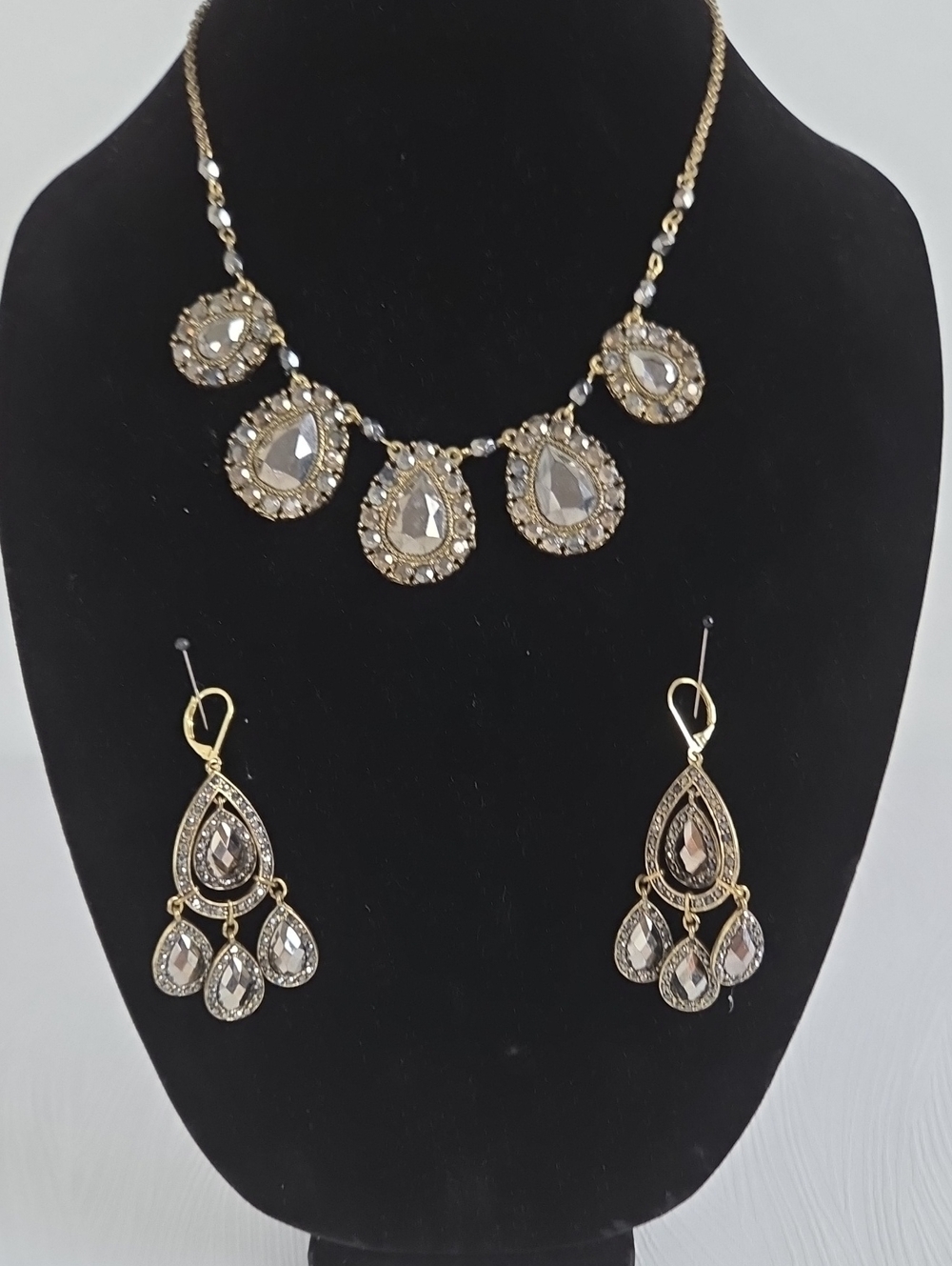 Vintage Gold PurpleTeardrop Pendant Necklace and Dangle Earring Set  17 In